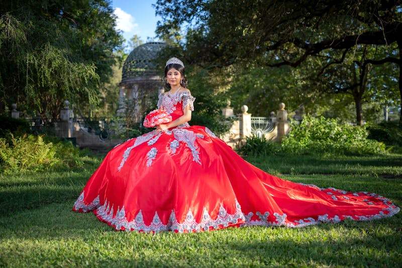 Vestido Rojo con Apliques Plateados